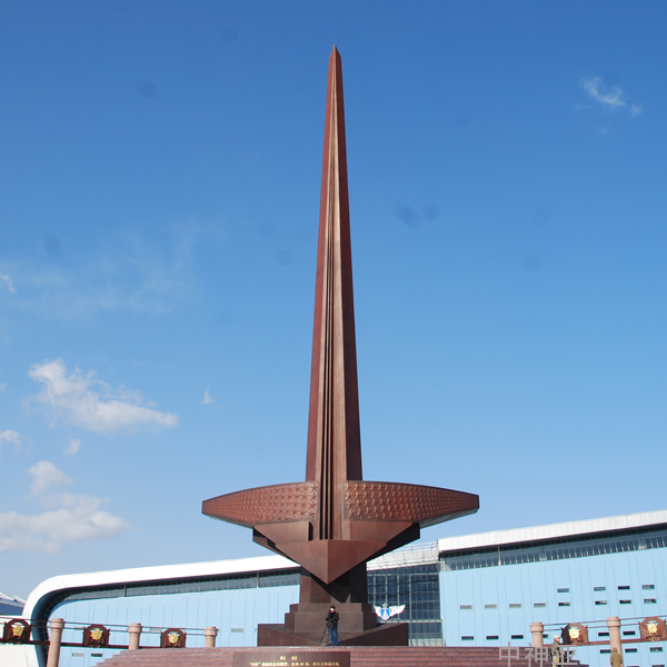 《利劍》高38m 鋼結(jié)構(gòu)、鍛銅 設(shè)計：張宇彤、趙福生 2009年 位于北京航空博物館