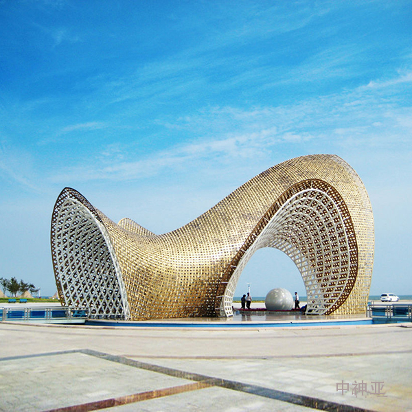 《我心向海》高16.5m 長31.5m 寬21.9m 鋼結構、銅 設計：蔡衛 2008年 位于威海南海開發區